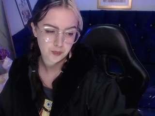 hela-v Live Webcam on CamSoda