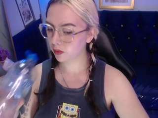 hela-v Live Webcam on CamSoda