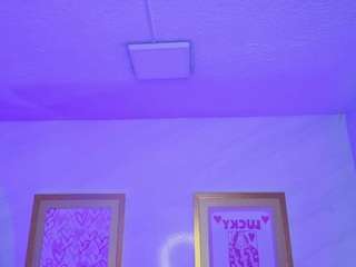 hela-v Live Webcam on CamSoda