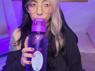 hela-v Live Webcam on CamSoda