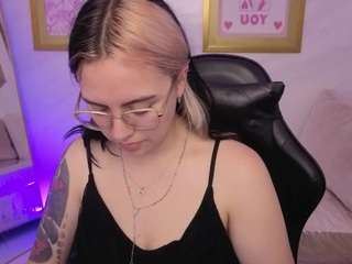 hela-v Live Webcam on CamSoda