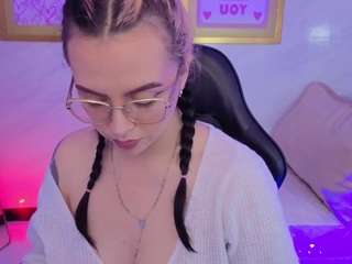 hela-v's CamSoda show and profile