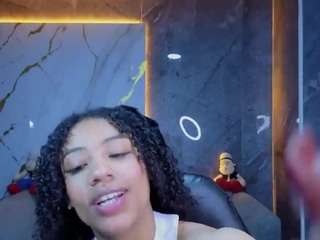 Model ini sedang live sekarang. violeth-b