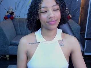 Este modelo está ao vivo agora. violeth-b