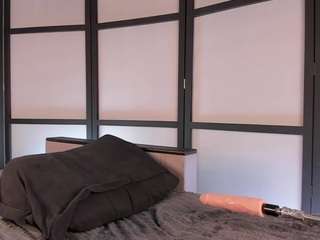 JulietAdair live cam preview