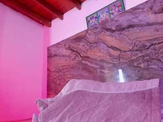 estefy-gomez09's CamSoda show and profile