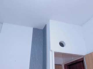 le modèle zuly-jones est en webcam porno dans un show sur le site camsoda, il possède les tags suivants: ahegao,sex toys,lovense,lush,masturbate,natural,no smoking,orgasm,public,pussy,sexy,handjob,shaved pussy,spank,squirt,squirter,tattoos,teen (18+),tittyfuck,toys