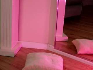 linareese webcam model