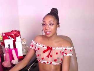 Live webcam model esmeraldasweet0 on Soda Cams