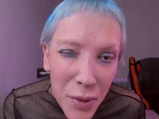 Live cam show with kiratenebris