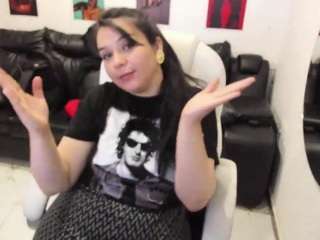 rinibdsm's CamSoda show and profile