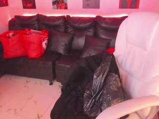 rinibdsm's CamSoda show and profile