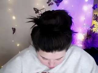 sophia-olsen-16's CamSoda show and profile