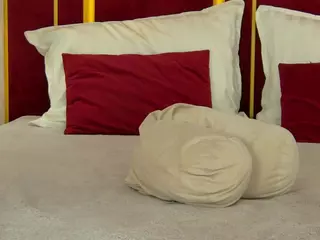 ChloeSins's Live Sex Cam Show