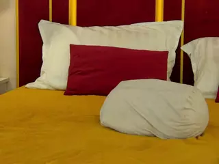 ChloeSins's Live Sex Cam Show