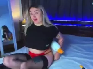 MikkiShows's Live Sex Cam Show