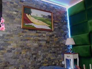 selensummer's CamSoda show and profile