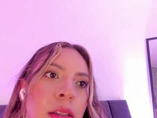 dannaroberts Live Webcam on CamSoda