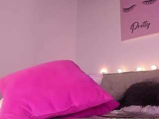 emycross Live Webcam on CamSoda