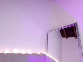 emycross Live Webcam on CamSoda