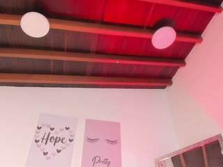 emycross Live Webcam on CamSoda