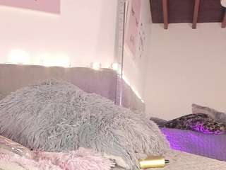 emycross Live Webcam on CamSoda