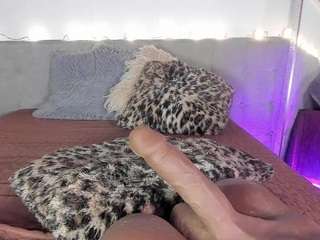 emycross Live Webcam on CamSoda