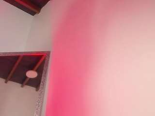 emycross Live Webcam on CamSoda
