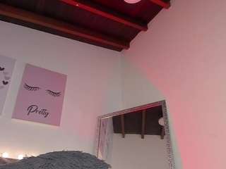 emycross Live Webcam on CamSoda
