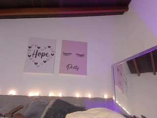 emycross Live Webcam on CamSoda