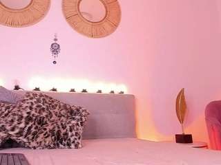 emycross from CamSoda is Freechat