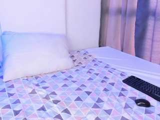 emycross Live Webcam on CamSoda