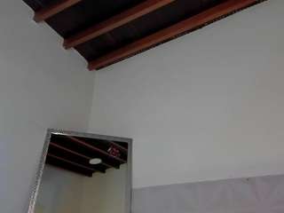 Emy Cross live cam preview