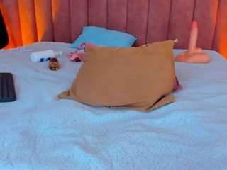 lilyroxi Live Webcam on CamSoda