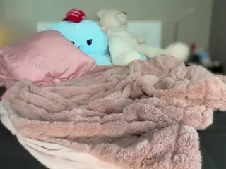 callmelovelie's Live Sex Cam Show