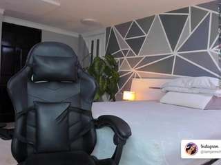 charolbruce Live Webcam on CamSoda