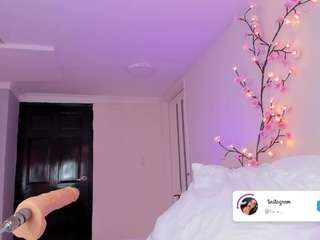 charolbruce's CamSoda show and profile