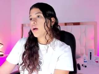 layla-golden Live Webcam on CamSoda