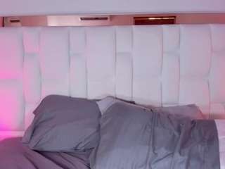 layla-golden webcam