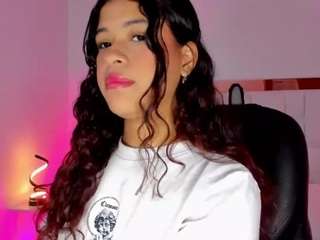 layla-golden webcam