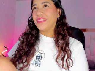layla-golden webcam