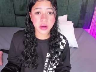 layla-golden webcam