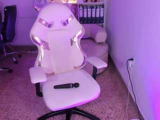  layla-golden chat room