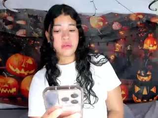 layla-golden webcam