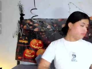 layla-golden webcam
