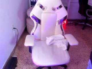  layla-golden chat room