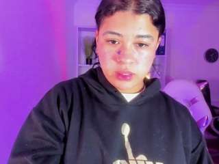 layla-golden webcam model