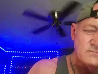 camcouple4u's Live Sex Cam Show