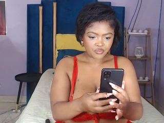 sweetcaramellelo... Live Webcam on CamSoda