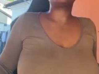 Live webcam model sweetcaramellelox on Soda Cams